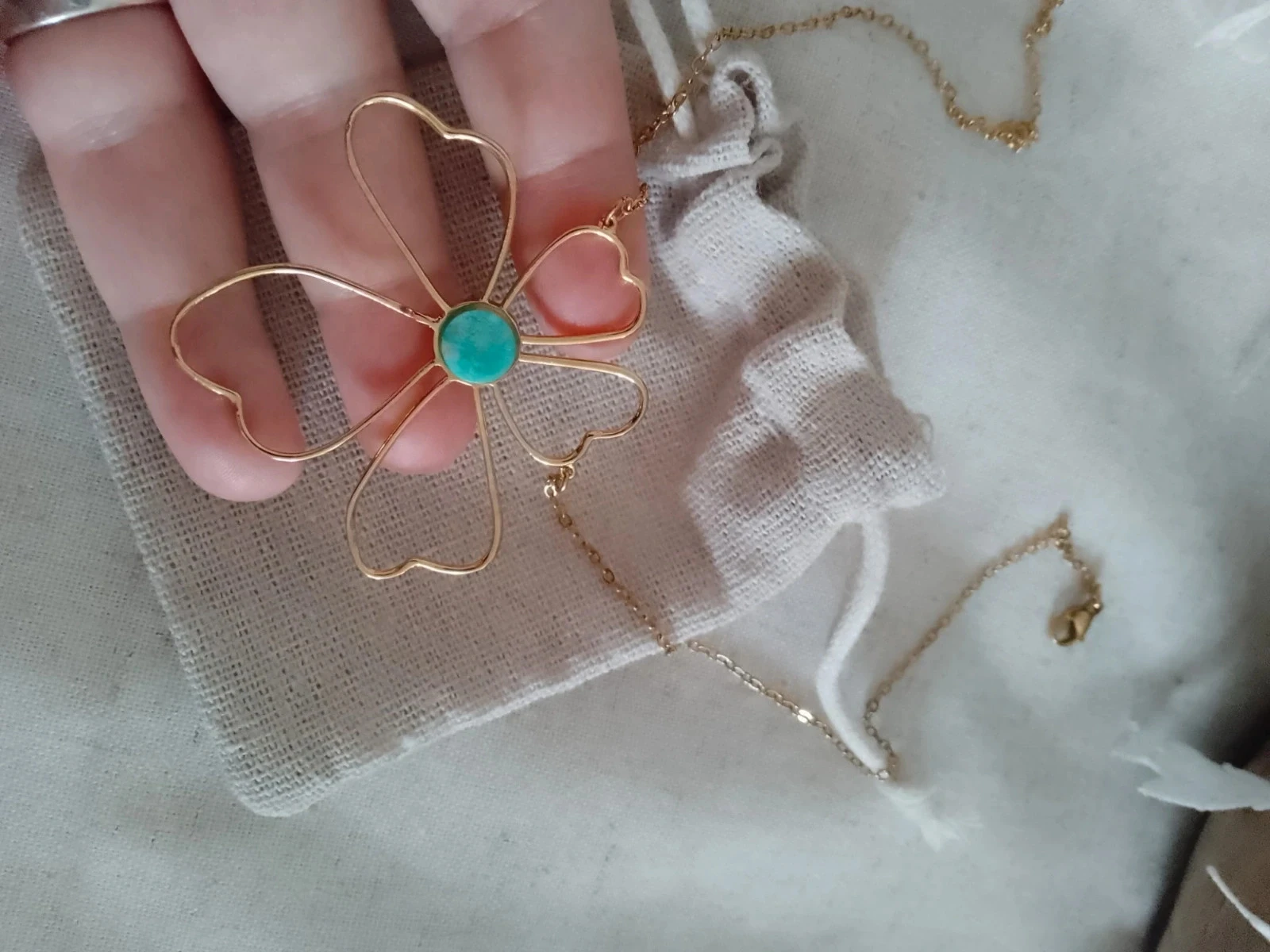 Collier boheme fleur dorée et pierre d'amazonite – photo 2